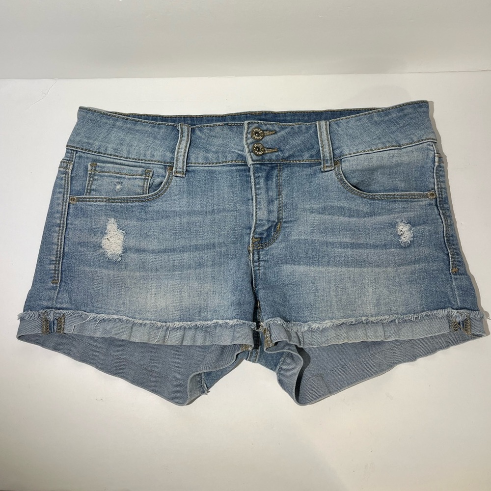 MUDD Low Rise Jean Short Shorts Light Wash